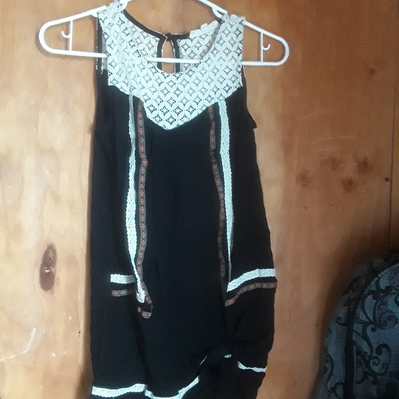 Clothing - Picture 8 of 12